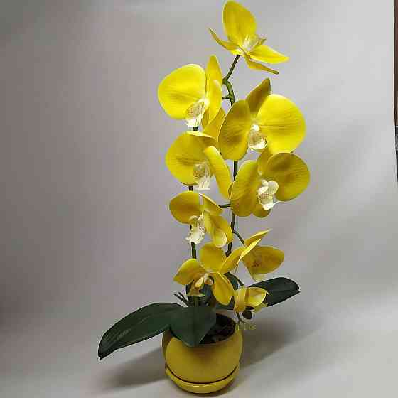 Штучна латексна орхідея VIP у жовтому керамічному кашпо на одну гілку жовта Дніпро