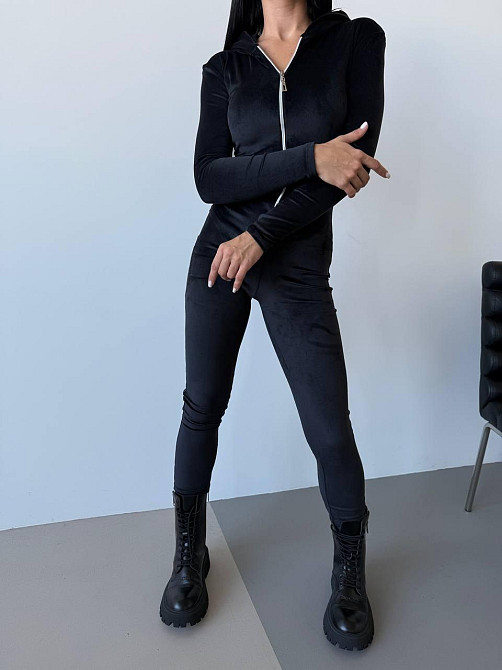 Жіночий облягаючий комбінезон з вишивкою та камінцями на спинці турецький велюр Чорний, 42/44 Одеса - фото 1