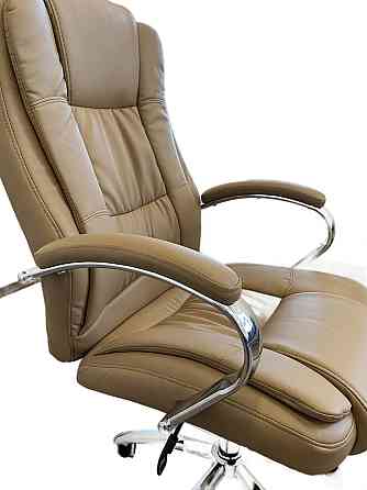 Офисное кресло руководителя Tehforward Kali Lux хром Anyfix Латте Киев