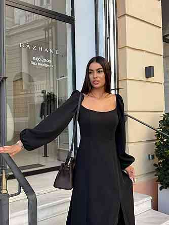 Женское праздничное сдержанное макси платье с разрезом костюмка Черный, 50/52 Одесса