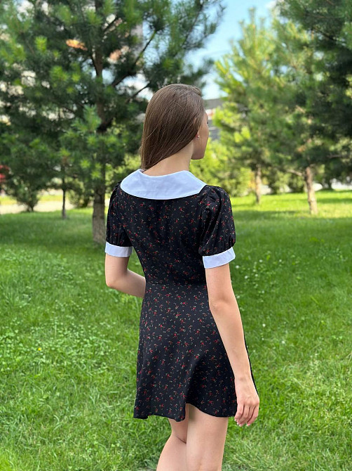 Жіноча сукня з штапелю з білим комірцем Чорний з червоними квітами XS-S Харків - фото 3