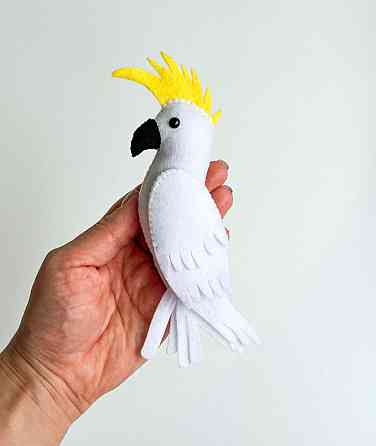 М’яка фетрова іграшка какаду ручної роботи – безпечна розвиваюча іграшка Київ