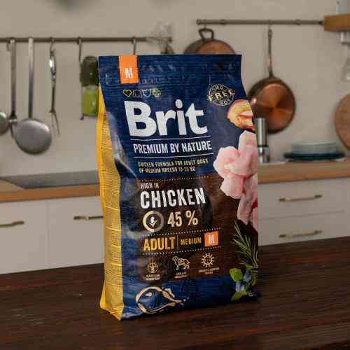 Корм сухой Brit Premium Dog Adult M для взрослых собак средних пород весом 10-25 кг с курицей 3 кг. Киев