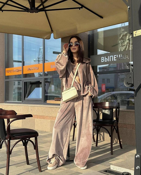 Женский стильный повседневный костюм тройка (кофта+штаны+топ) велюр спорт Мокко, 42/44 Одесса - изображение 1