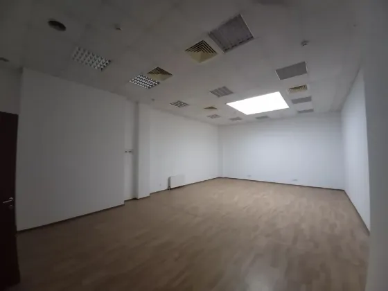 Офіс з гарним ремонтом, 4 поверх Самий центр міста (вул Шевченка) Зручне планування, просторі кімнати (див. план) Дніпро