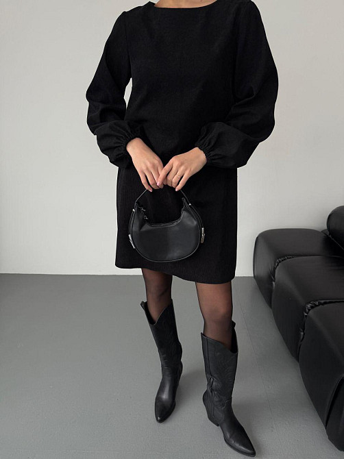 Женское базовое платье свободного кроя с объемными рукавчиками микровельвет Черный, 42/44 Одесса - изображение 4