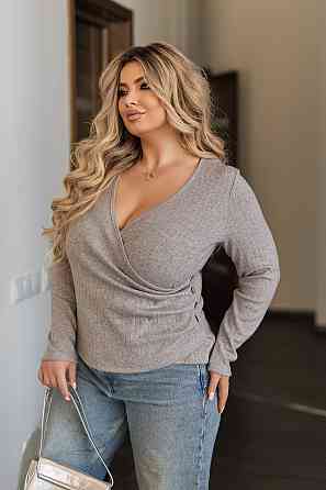 Легкая кофточка в рубчик на запах 