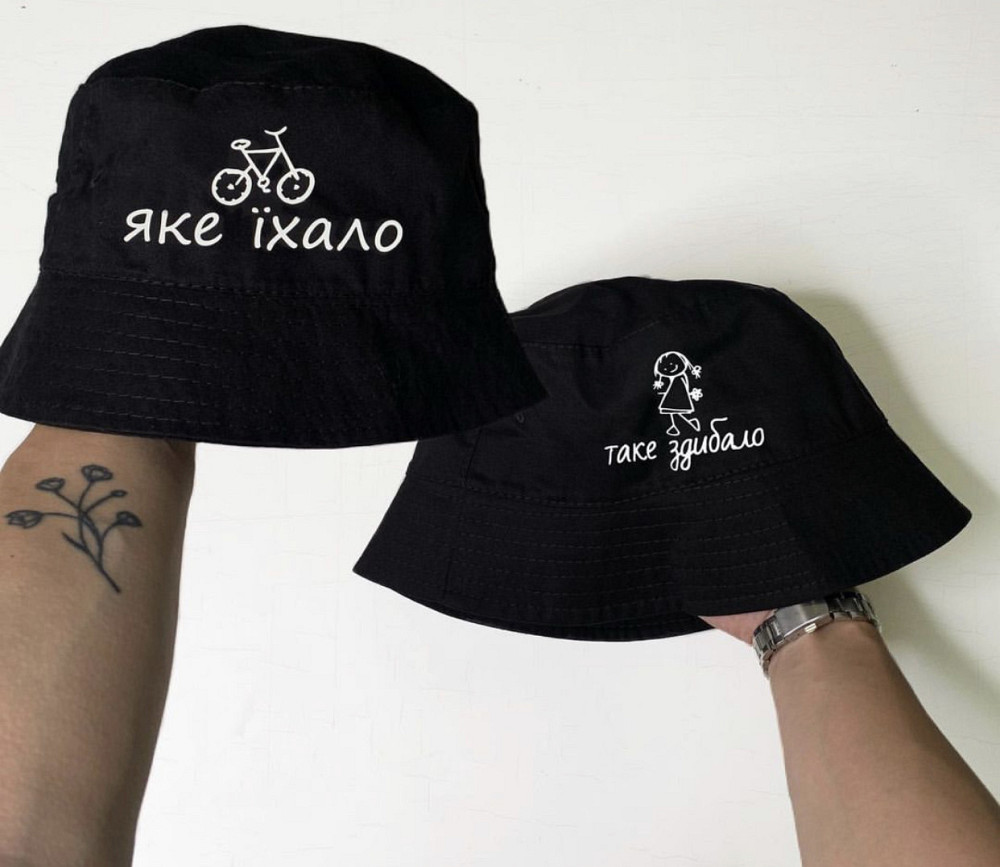 Парні панами з написами - "Яке Їхало- таке здибало". Чернівці - фото 1