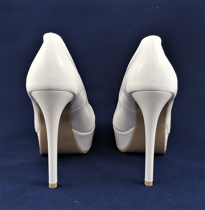 Жіночі Білі Туфлі на Каблуку Шпильке Лакові Модельні (розміри: 38,40) - 139/160 Дніпро - фото 3