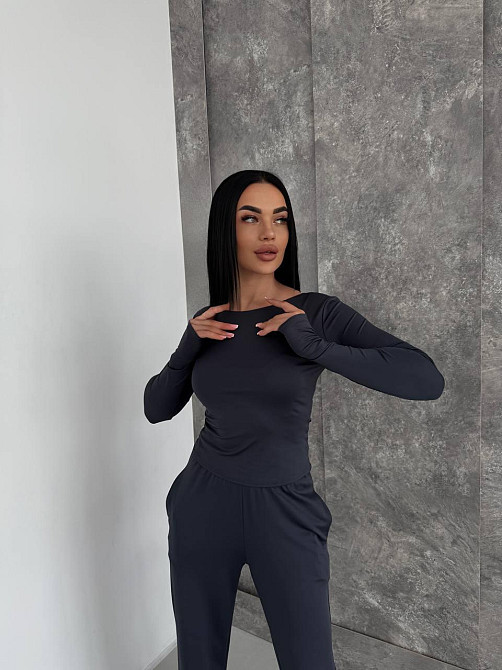 Женский базовый костюм тройка: лонгслив, футболка и штаны микродайвинг Графит Одесса - изображение 5