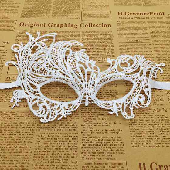 Маскарадна маска святкова 21 на 13 см білий Київ