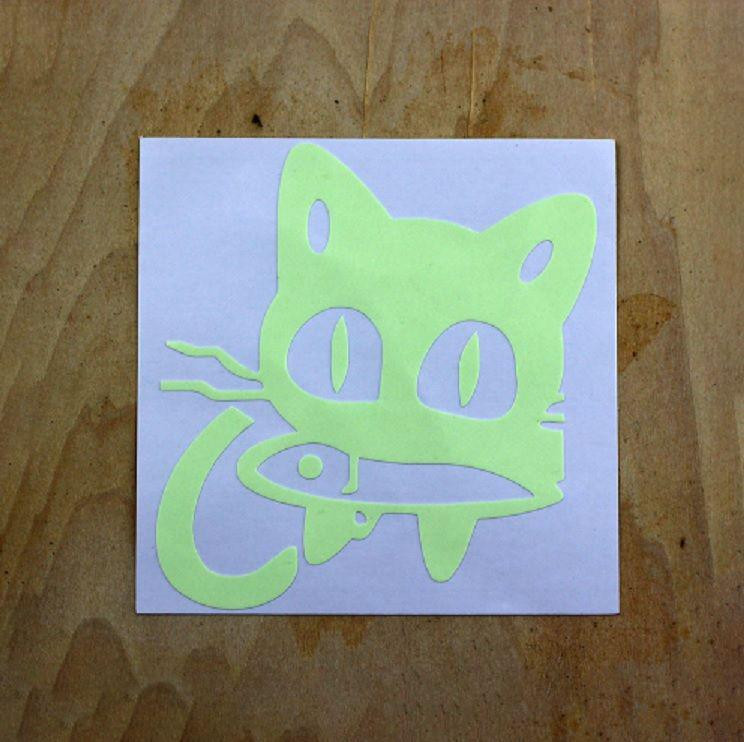 Люминесцентная наклейка Кот с рыбой 10 на 10 см салатовый Киев - изображение 2