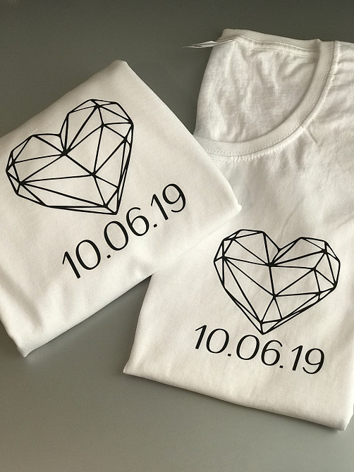 Парные футболки для парня и девушки с сердцем и Вашими датами Черновцы - изображение 1