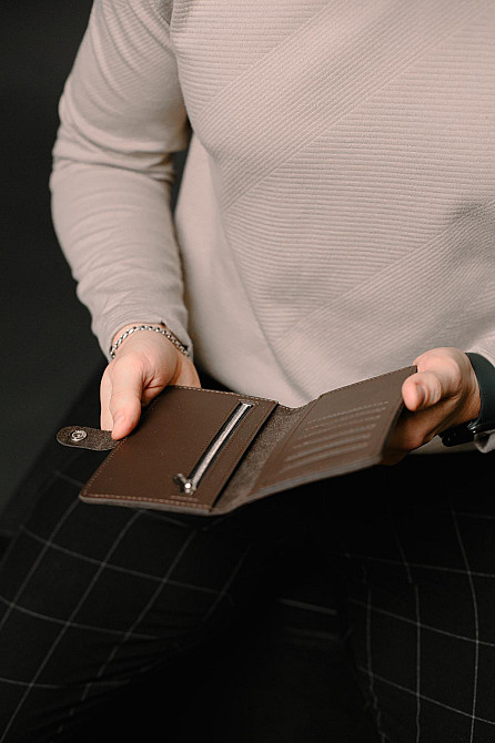 Мужское портмоне из натуральной гладкой кожи SR014 (Коричневый) Сумы - изображение 9