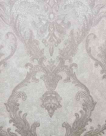 Шпалери вінілові на флізеліні AdaWall Seyyah 1.06х10 вензелю великі структурні сріблясті на сіро-бежевому Київ