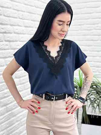 Жіноча блузка з вирізом та мереживом "Brenda" оптом | Норма і батал Темно-синій, 42-44 Київ