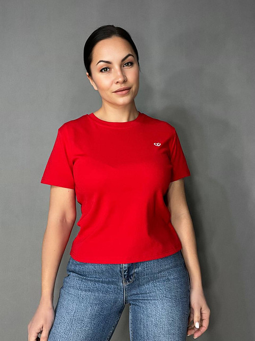 Футболка жіноча A-N 911-12 базова маленька вишивка серце середньої довжини one size червона, червоний, one size Київ - фото 11