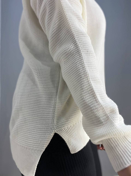 Свитер женский MIX RAY 6183 тонкий вафельный разрез по бокам оверсайз свободный крой, белый, one size Киев - изображение 15