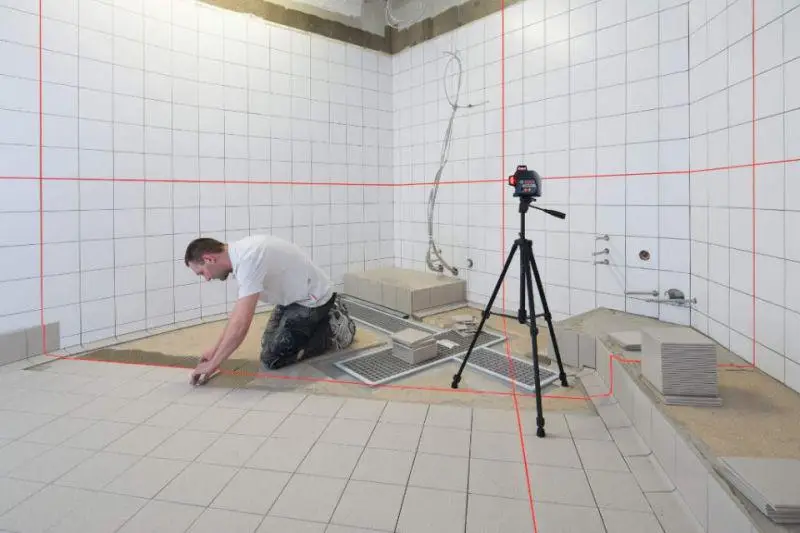 Профессиональный линейный лазерный нивелир Bosch Professional GLL 3-80 в кейсе с мишенью и чехлом Киев - изображение 4