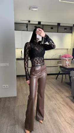 Кожаные брюки с идеальной посадкой и вырезами Одесса