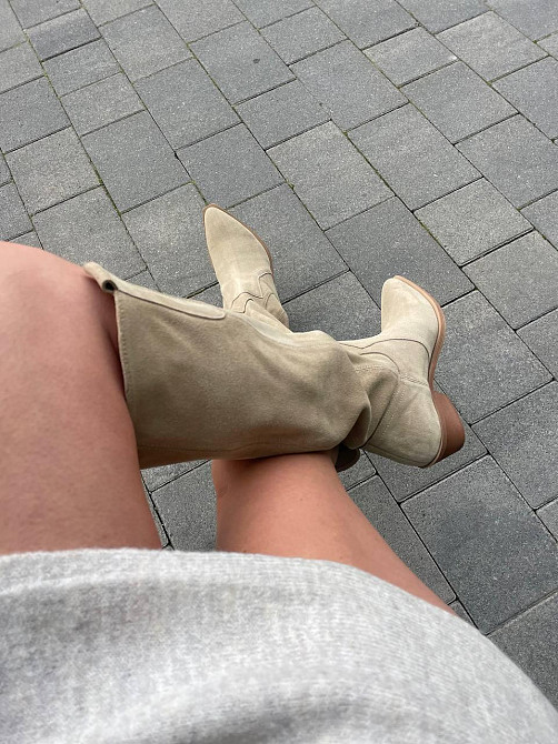 Nikos Чоботи жіночі Niko`s пісочна замша натуральна высота 36 см обхват голени 39-40 см каблук Коломыя - изображение 2