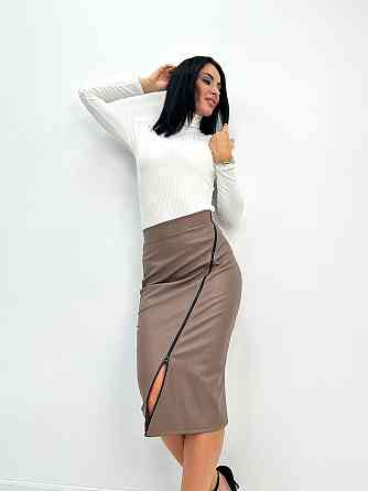 Кожаная юбка миди с разрезом 