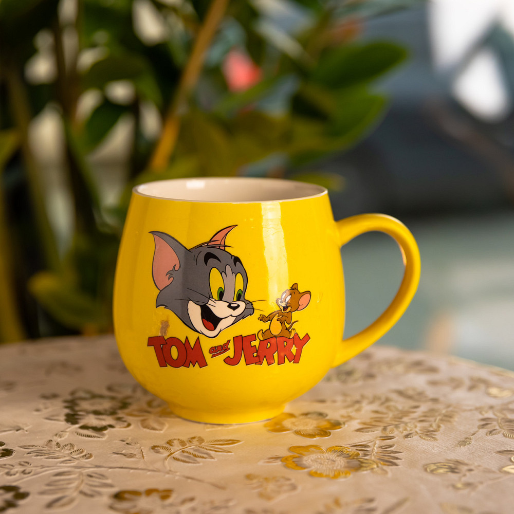 Праздничная фарфоровая чашка 