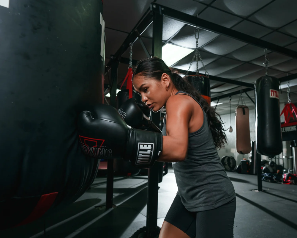 Боксерські рукавиці TITLE DYNAMIC STRIKE HEAVY BAG GLOVES Black 12 oz Каменское - изображение 7