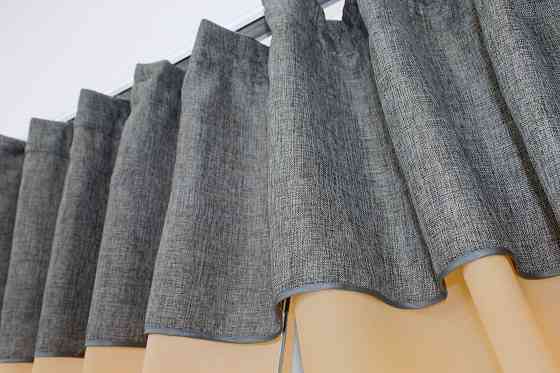 Кухонные шторы VR-Textil № 073к с ламбрекеном и подхватами персиковый с серым 265х170 см (52-0193) Киев