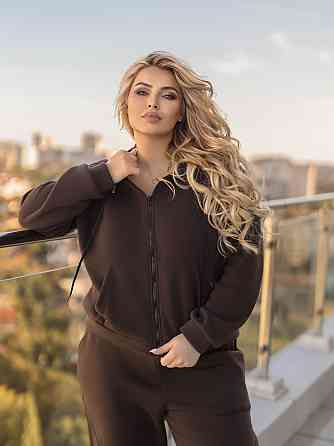 Утепленный спортивный костюм женский 