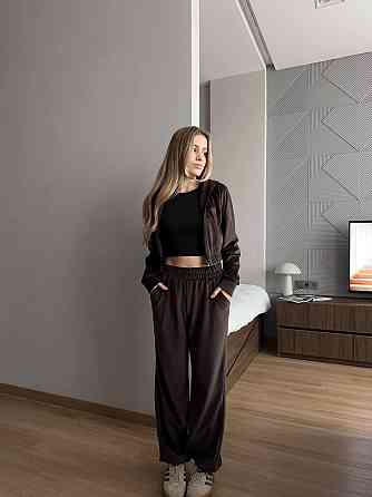 Женский стильный костюм двойка в стиле спорт шик со стразами на ягодицах велюр Шоколадный, 42/44 Одесса