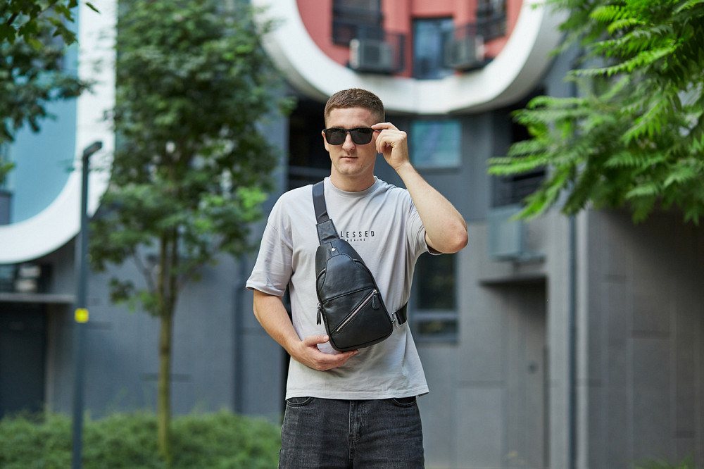 Чоловіча містка бананка 18х32х7, сумка шкіряна рюкзак для прогулянок Tiding Bag 7579 чорна Київ - фото 4