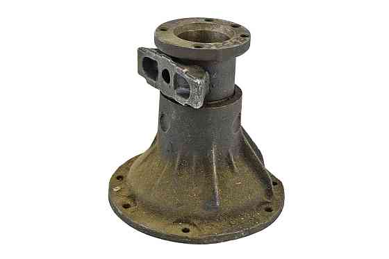 Крышка картера переднего моста с кожухом полуоси и внутренним кольцом подшипника дифференциала Мукачево