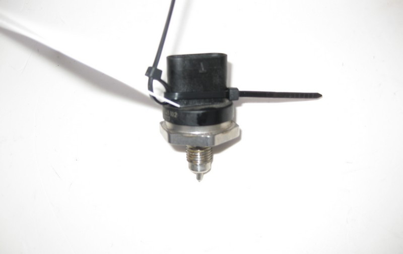 Mercedes-Benz  A2781530728 Датчик тиску та температури в паливній рейці для бензинових двигунів Одесса - изображение 1