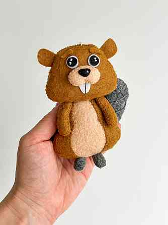 М’яка фетрова іграшка бобер ручної роботи – безпечна розвиваюча іграшка Київ