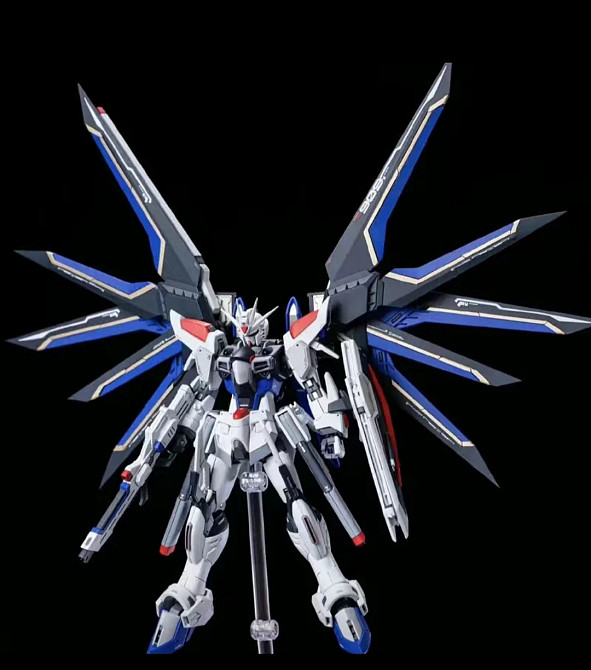 Freedom Gundam ZGMF-X10A HGCE 1/144 (Bandai) збірна модель, Гандам аніме Киев - изображение 1