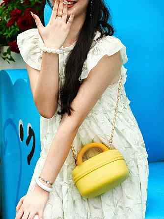 Сумка силіконова жіночий клатч на ремінці з ручкою водонепроникна сумочка Fungoofun, повсякденна, жовта Кам'янець-Подільський