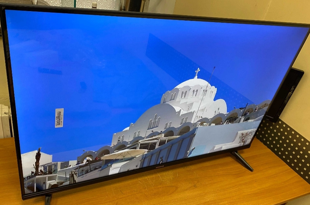 Новый! Телевизор: Samsung 4K , Smart TV 42