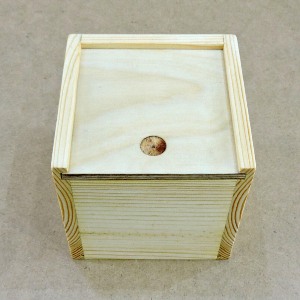 Подарочная коробка 