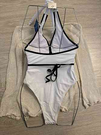 Жіночий суцільний купальник із квіткою Білий S Харків