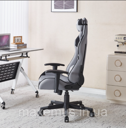 Компьютерное кресло для геймера из ткани с регулировкой подлокотников кресло геймерское B-142 серое Мостиска