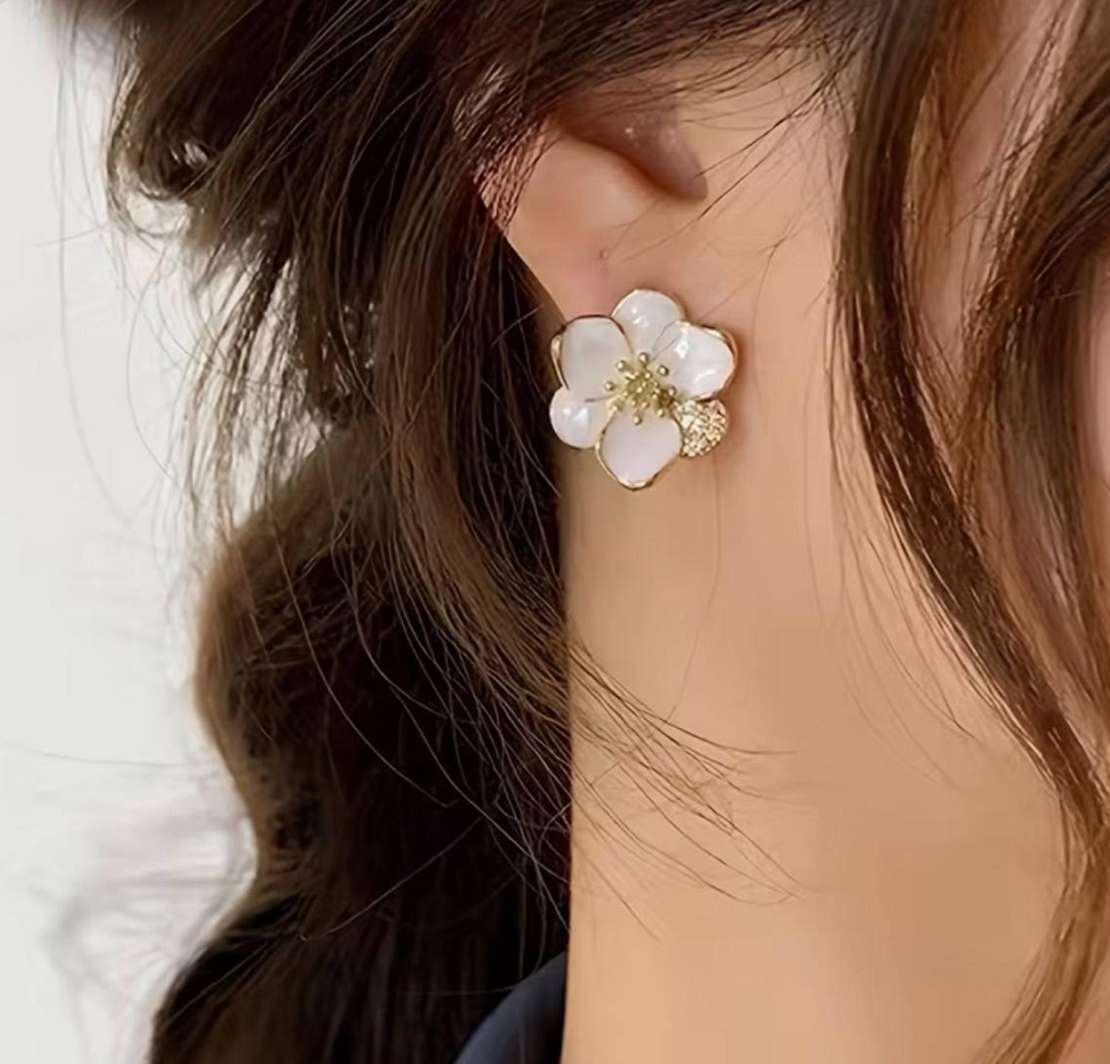 Сережки квітка білі емальовані з кристалами вінтажні золотисті жіночі сережки 2 см Київ - фото 3