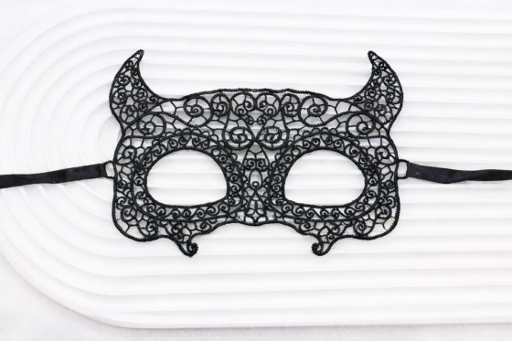 Маска карнавальная кружевная с рожками one size черный Киев