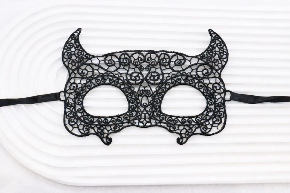 Маска карнавальная кружевная с рожками one size черный Киев - изображение 1