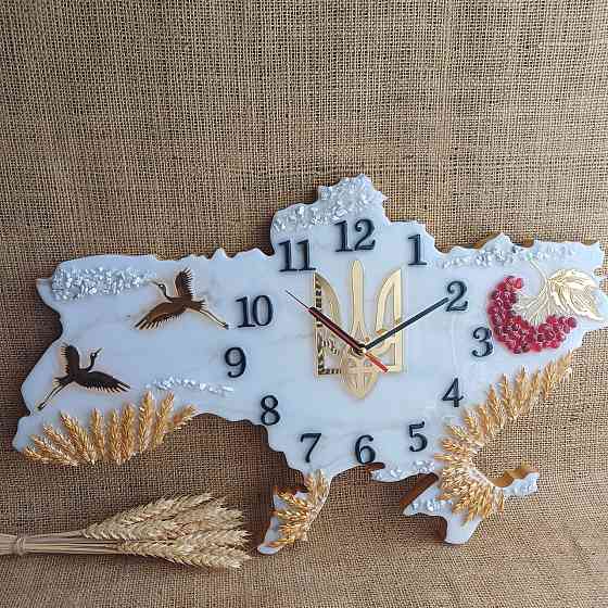 Годинник настінний 70*45 см з епоксидної смоли ручної роботи "Карта України" з кісточками та гербом Дніпро