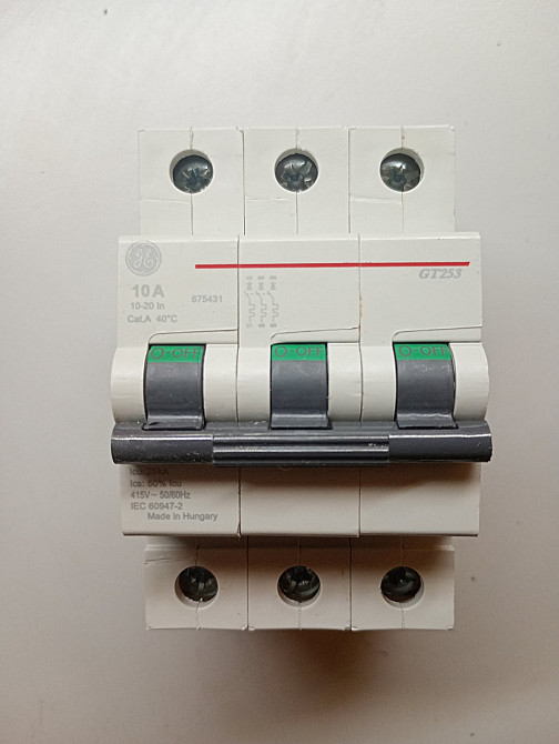 Автоматичний вимикач GT253D10 D10 3P Луцк - изображение 1