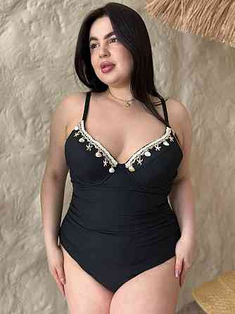 Жіночий купальник суцільний великого розміру на кісточках plus size на бретельках з морським декором чорний Одеса