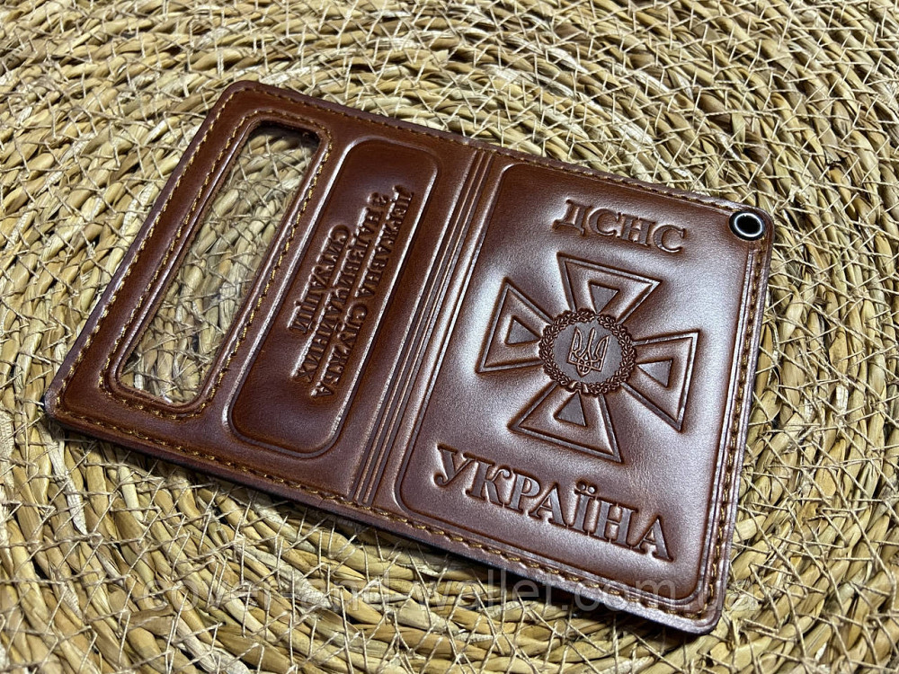 Шкіряна обкладинка на пластикове посвідчення ДСНС із шевроном Київ - фото 5