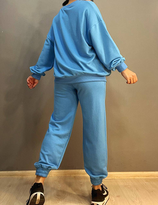 Костюм женский Quzen 470-471 свитшот и джогеры на резинке оверсайз, голубой, S Киев - изображение 4