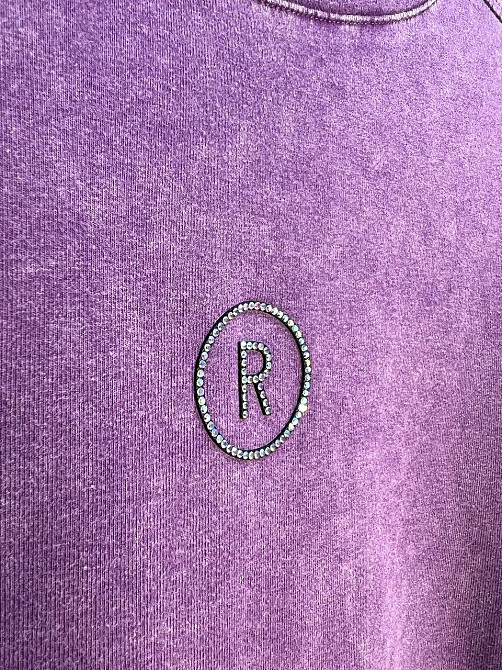 Футболка жіноча A-N 02517 варена аплікація літера "R" з камінців попереду середньої довжини one size, фіолетовий, one size Київ - фото 12